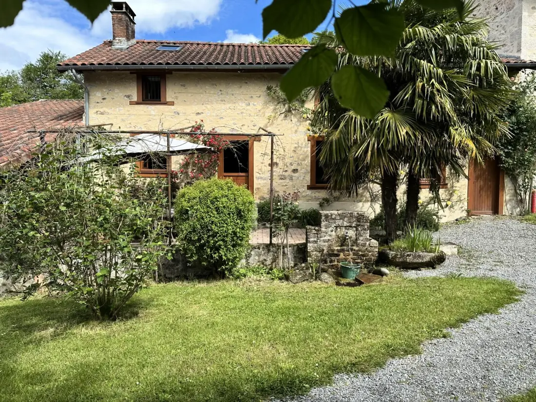 Gîte de France De kat die op 3 oren vist