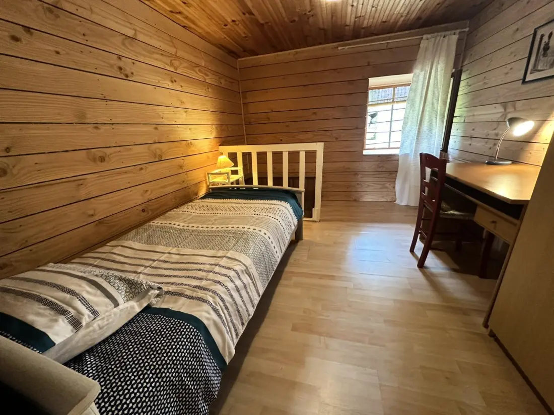 Gîte de France De kat die op 3 oren vist