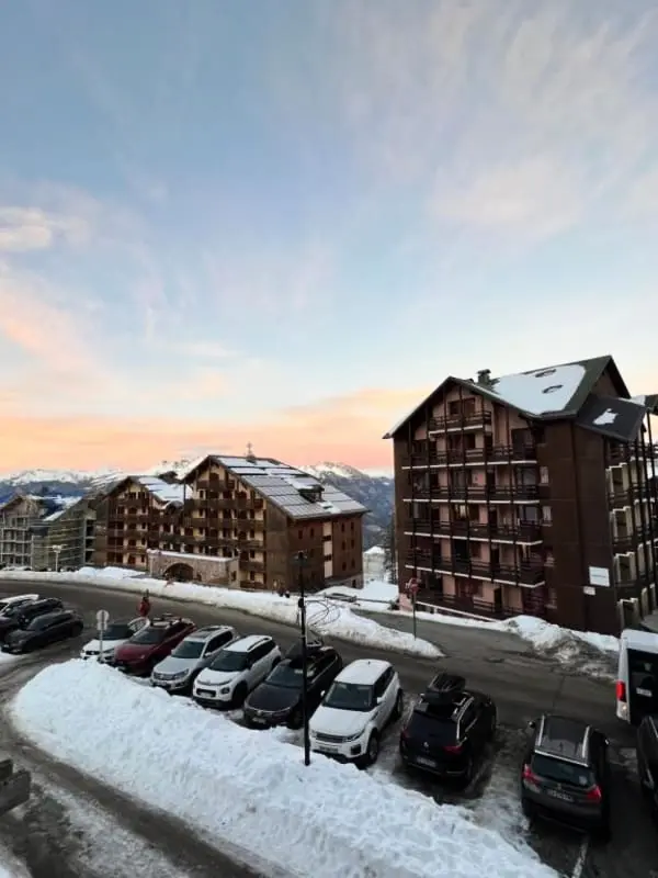 Luminous Studio in Risoul, Skiing Aux Pieds et Confort