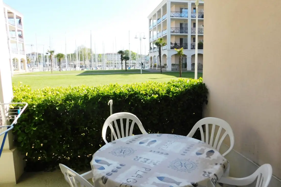 Quiet Apartman Terrace és Port View