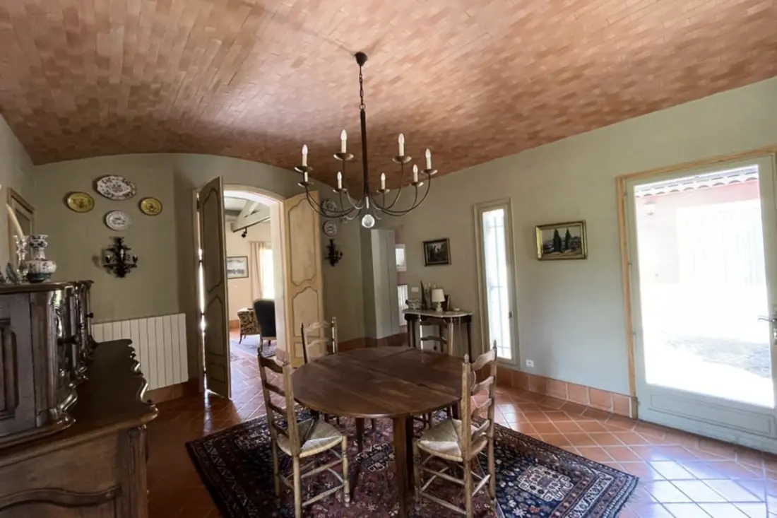 Új Villa Les Cypresses