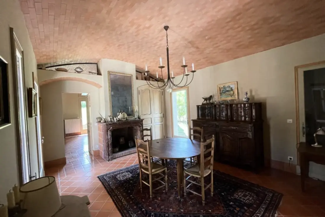 Új Villa Les Cypresses