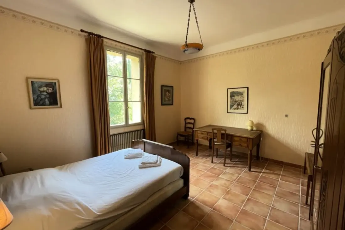 Új Villa Les Cypresses