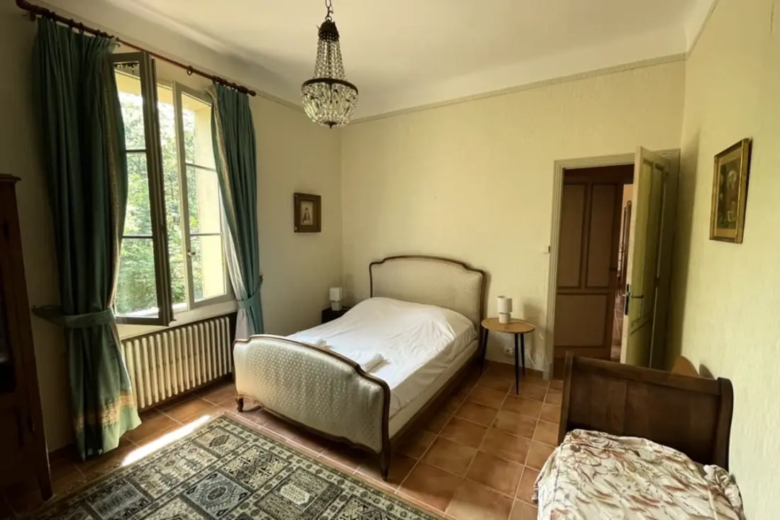 Új Villa Les Cypresses