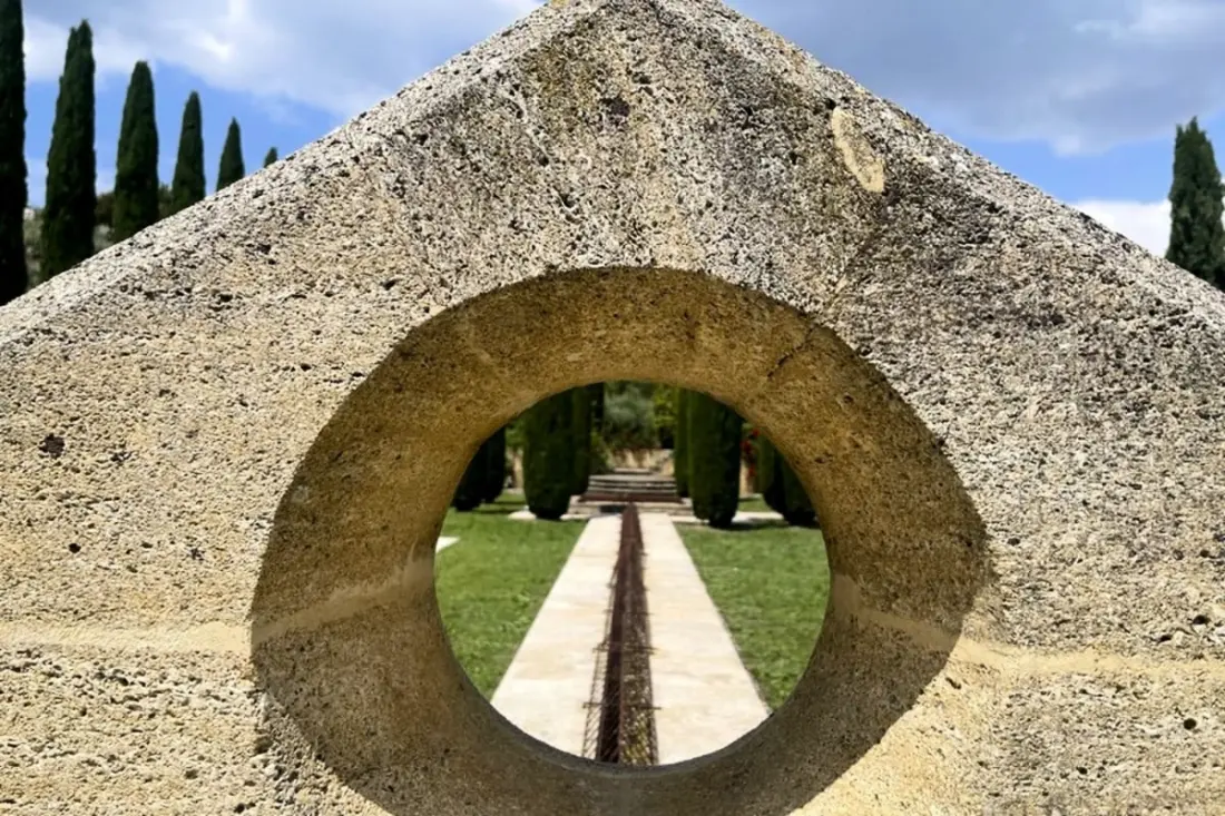Új Villa Les Cypresses