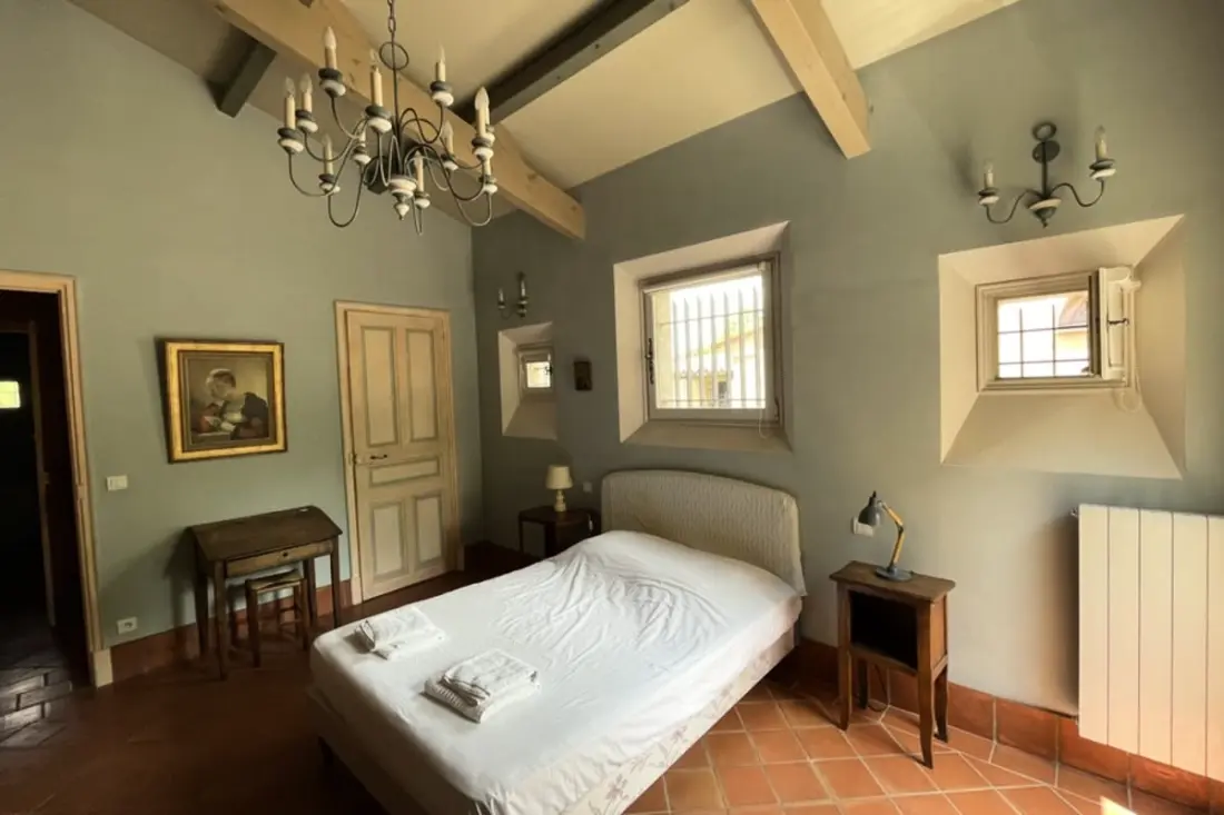 Új Villa Les Cypresses