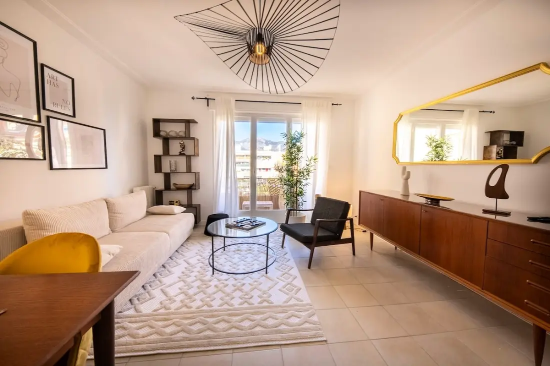 06b - Beautiful 2 Rooms Renovated with Sea View Terrace