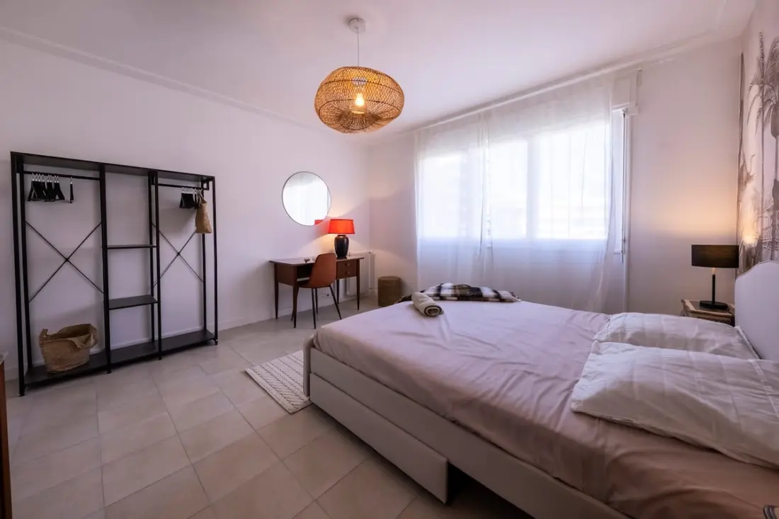 06b - Beautiful 2 Rooms Renovated with Sea View Terrace