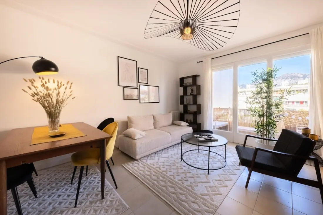 06b - Beautiful 2 Rooms Renovated with Sea View Terrace