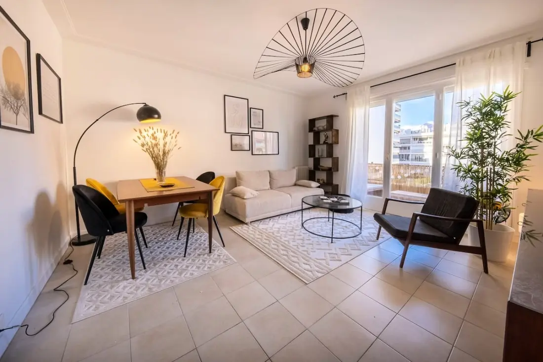 06b - Beautiful 2 Rooms Renovated with Sea View Terrace