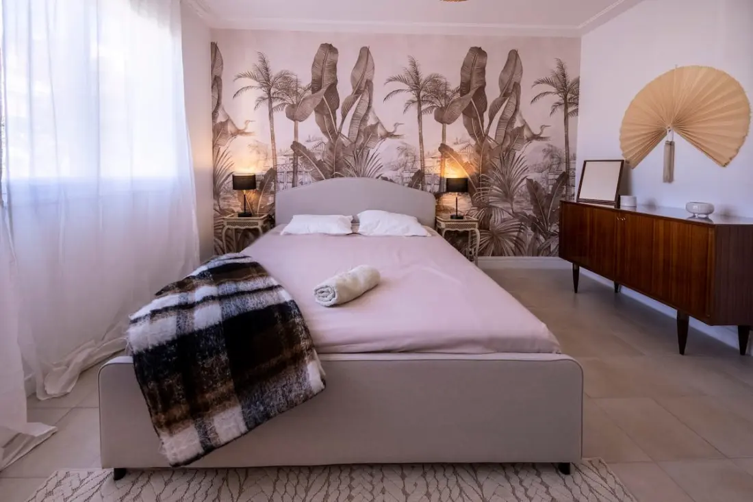 06b - Beautiful 2 Rooms Renovated with Sea View Terrace