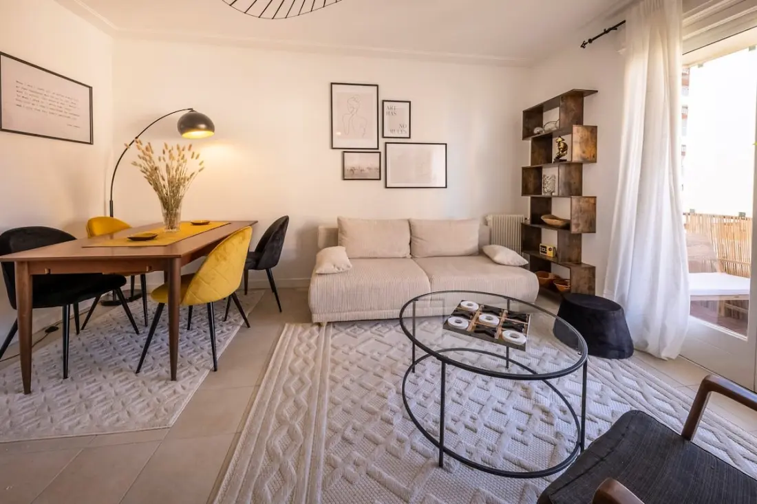 06b - Beautiful 2 Rooms Renovated with Sea View Terrace