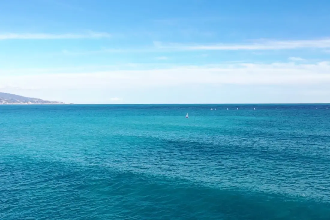 06b - Beautiful 2 Rooms Renovated with Sea View Terrace