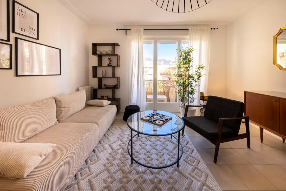 06b - Beautiful 2 Rooms Renovated with Sea View Terrace