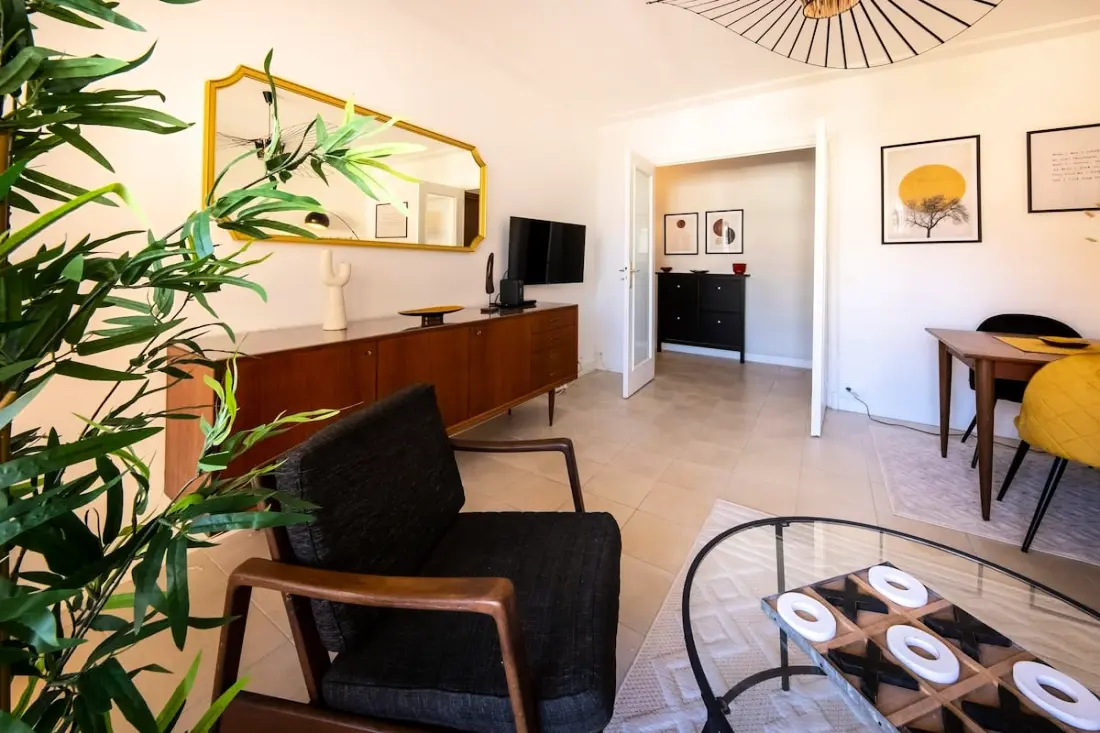 06b - Beautiful 2 Rooms Renovated with Sea View Terrace