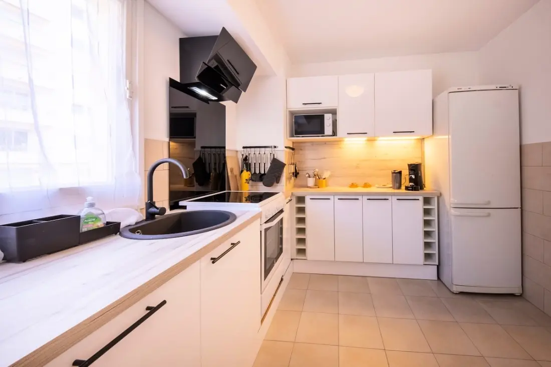 06b - Beautiful 2 Rooms Renovated with Sea View Terrace