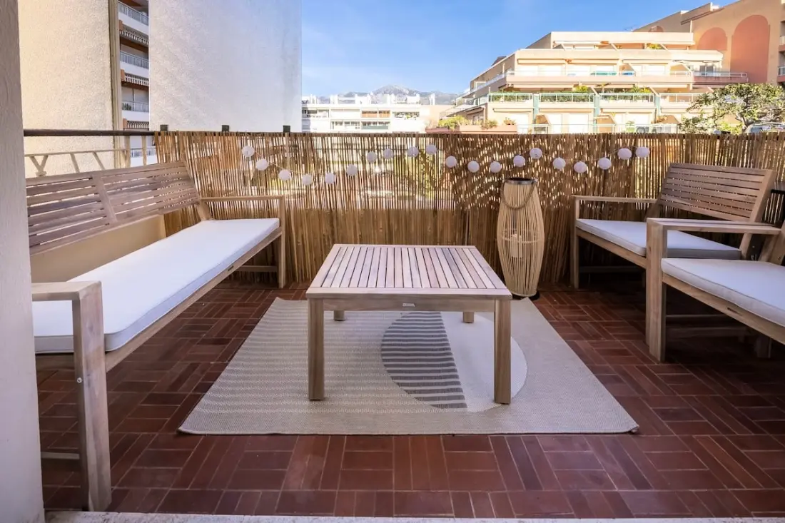 06b - Beautiful 2 Rooms Renovated with Sea View Terrace