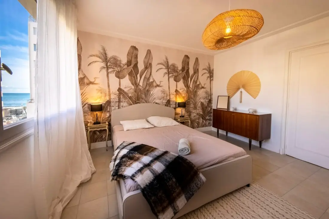 06b - Beautiful 2 Rooms Renovated with Sea View Terrace