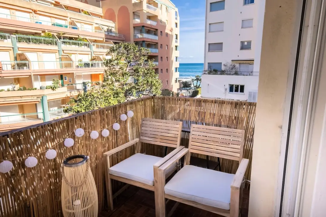 06b - Beautiful 2 Rooms Renovated with Sea View Terrace