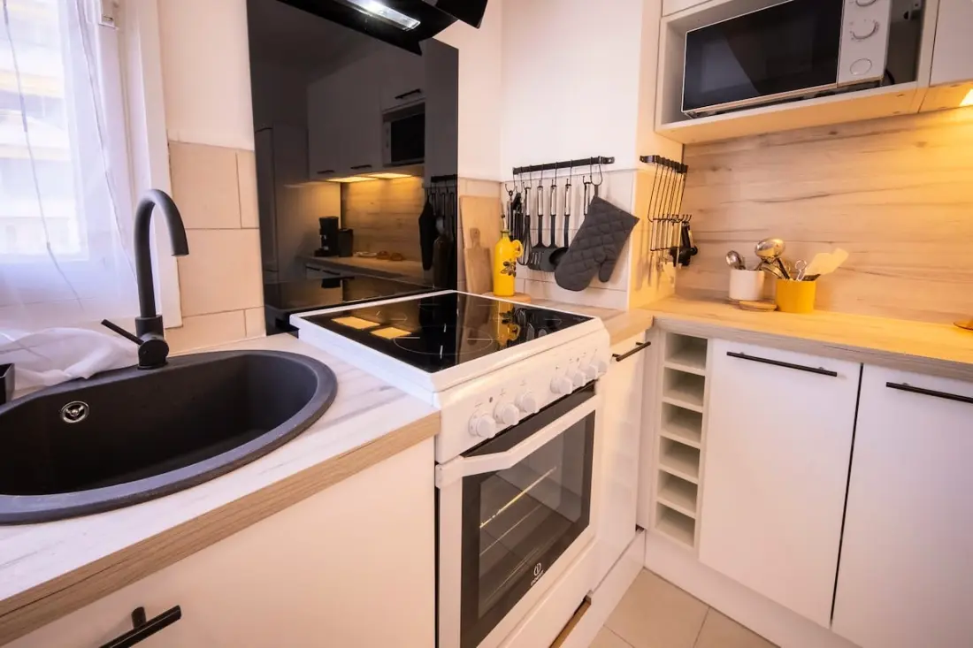 06b - Beautiful 2 Rooms Renovated with Sea View Terrace