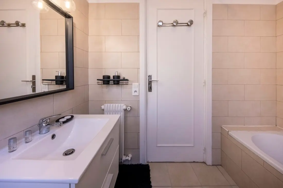 06b - Beautiful 2 Rooms Renovated with Sea View Terrace