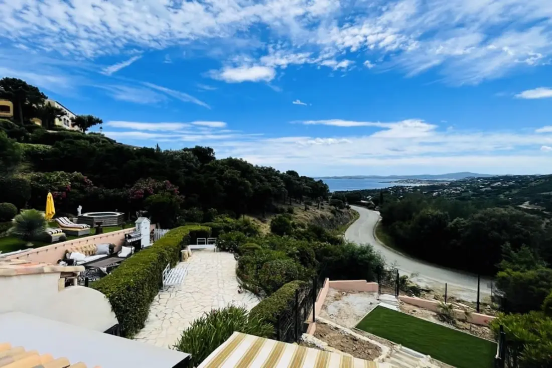 Mazet With View Over The Gulf Of Saint-Tropez