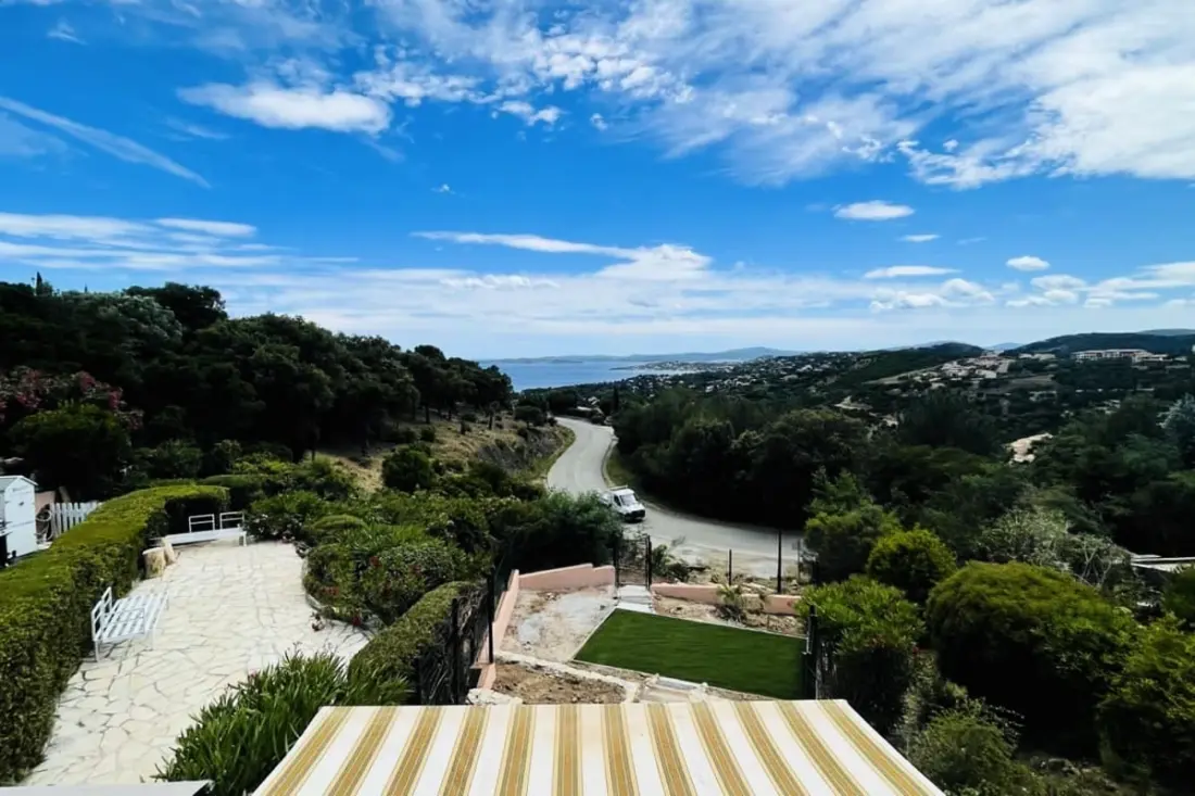Mazet With View Over The Gulf Of Saint-Tropez
