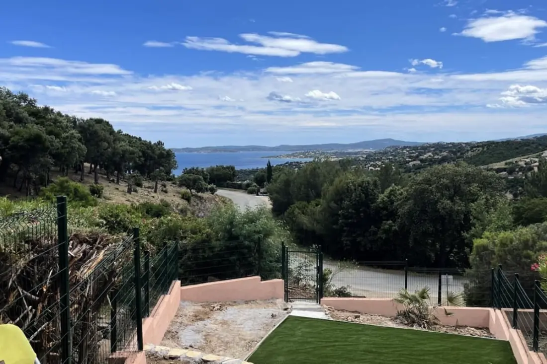 Mazet With View Over The Gulf Of Saint-Tropez