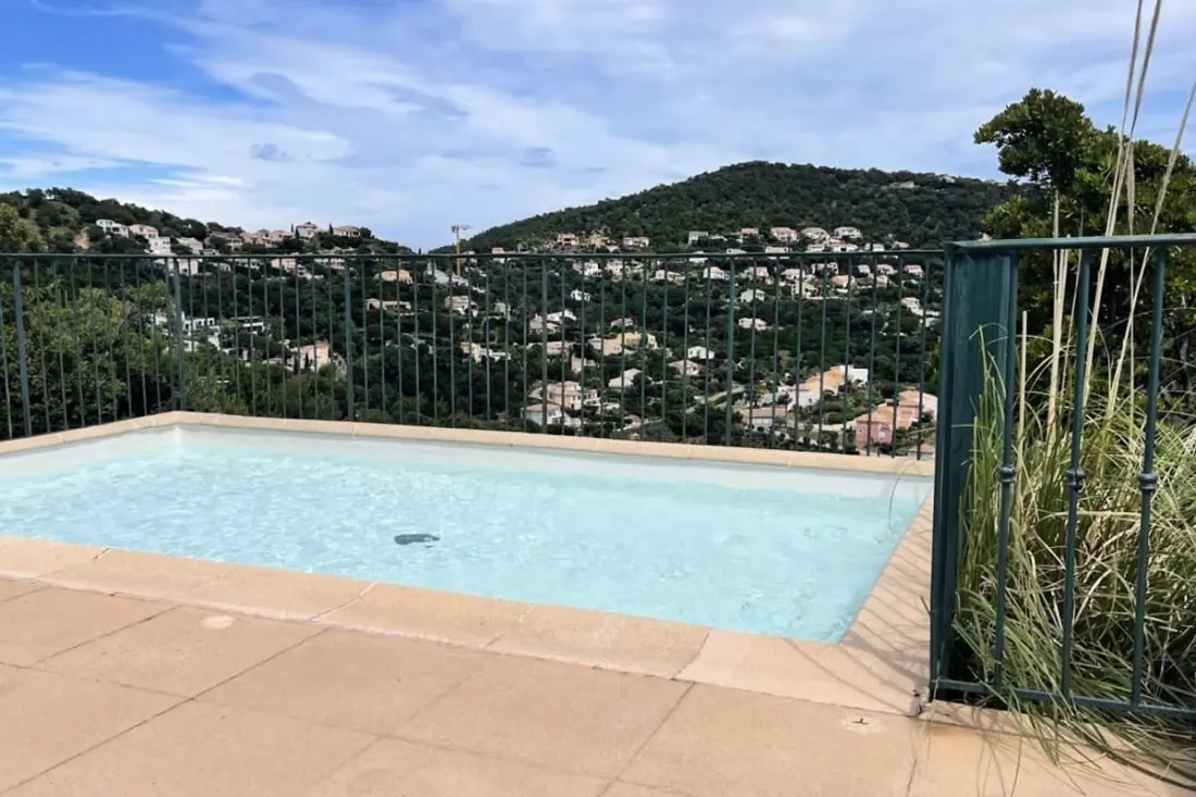 Mazet With View Over The Gulf Of Saint-Tropez