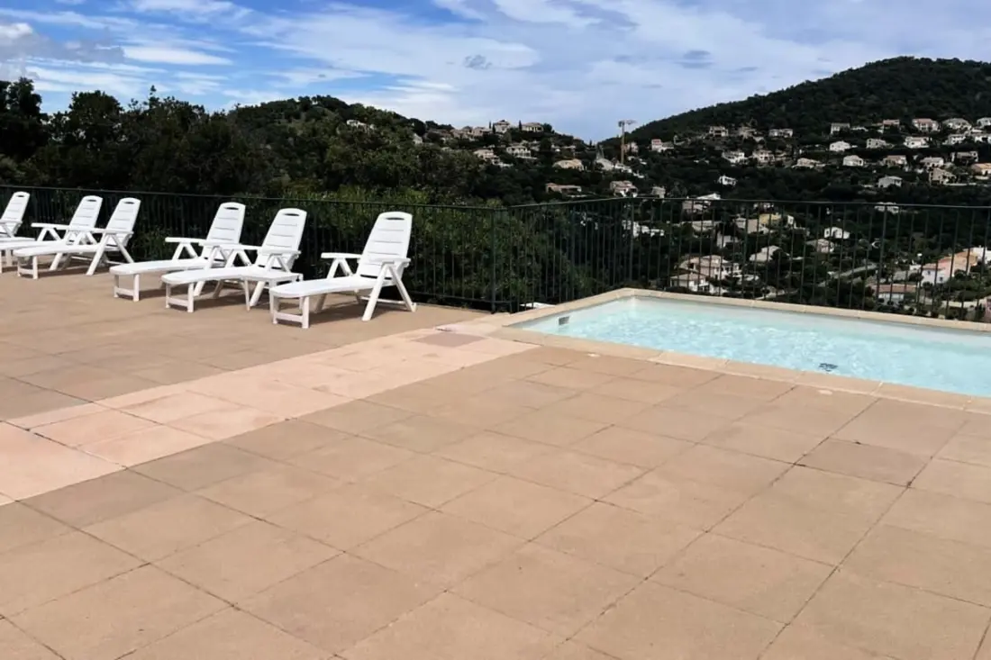 Mazet With View Over The Gulf Of Saint-Tropez