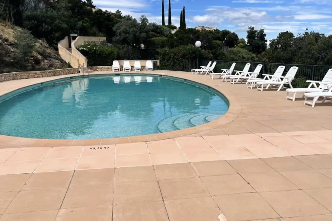 Mazet With View Over The Gulf Of Saint-Tropez
