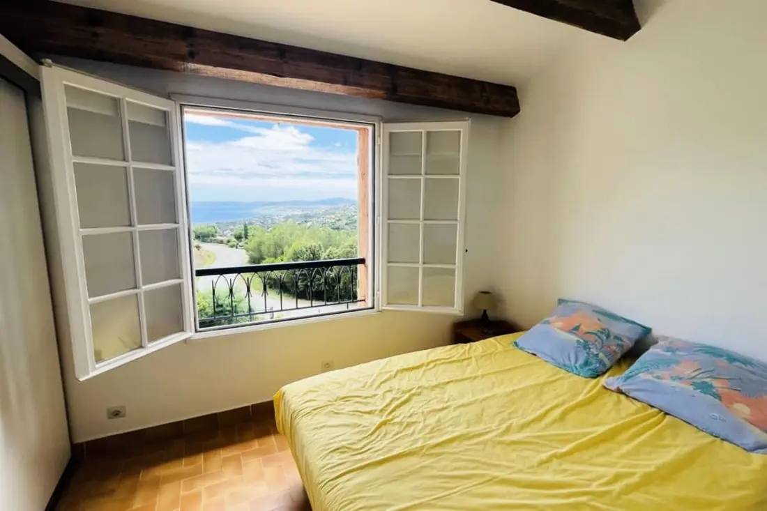 Mazet With View Over The Gulf Of Saint-Tropez