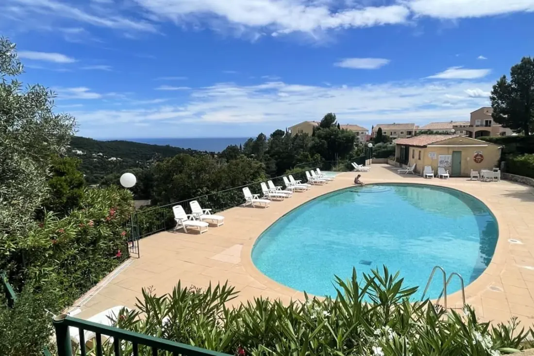 Mazet With View Over The Gulf Of Saint-Tropez