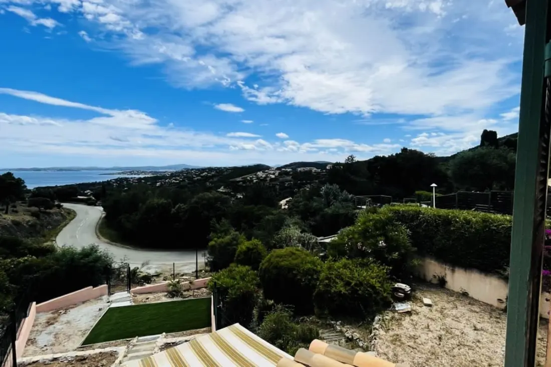 Mazet With View Over The Gulf Of Saint-Tropez