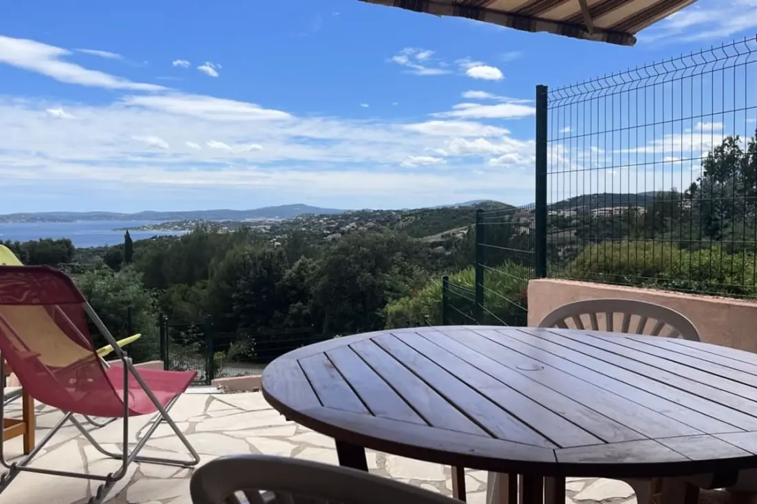 Mazet With View Over The Gulf Of Saint-Tropez