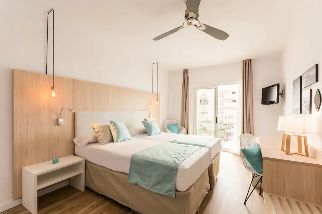 Hotel Pierre & Vacances Monterrey Roses 4 Stars★★★★