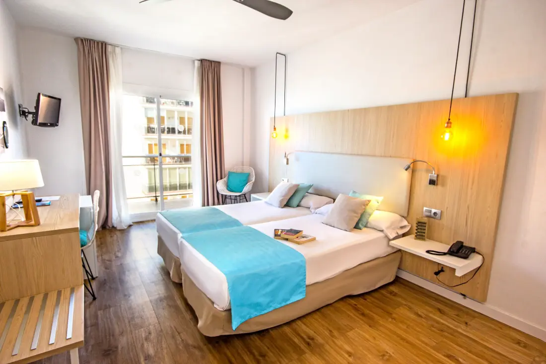 Hotel Pierre & Vacances Monterrey Roses 4 Stars★★★★