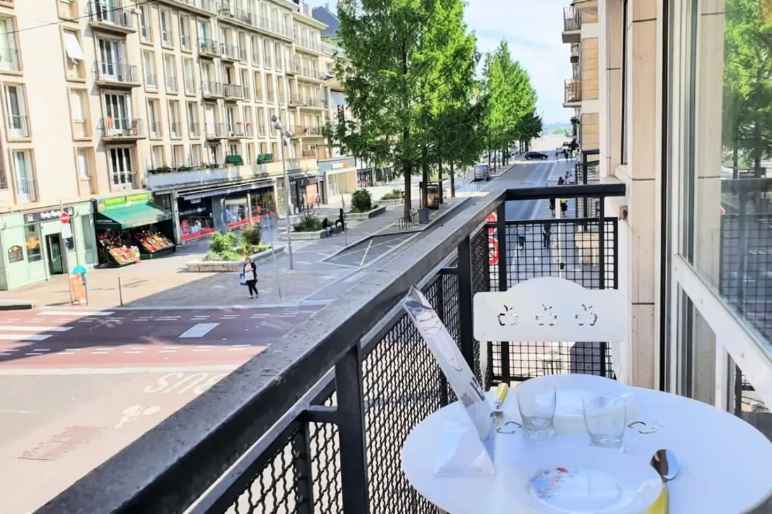 Az új város - Balcony - Hypercentre - Tram