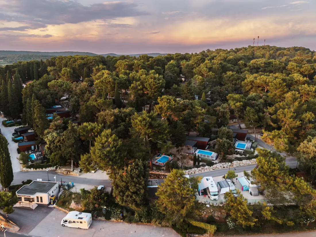 Camping Porton Természet Hideouts 2 Csillagok★★