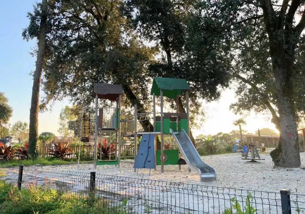 Camping Yukadi Village Le Logis 4 Sterren★★★★