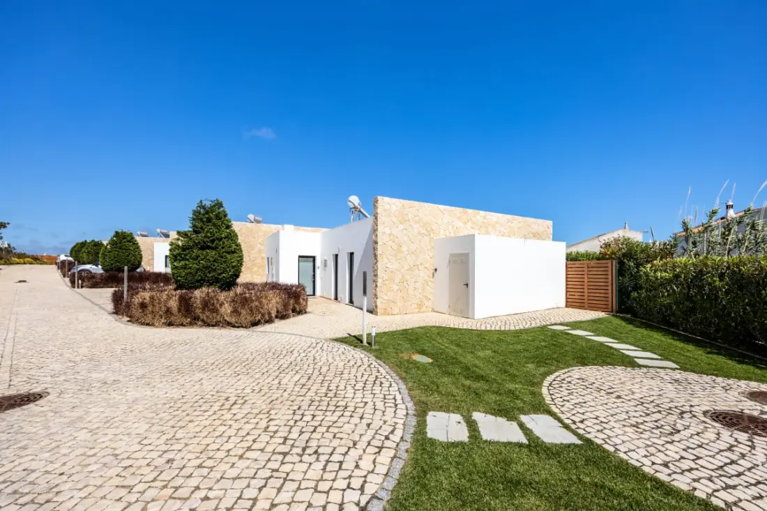 Villa Front Loop