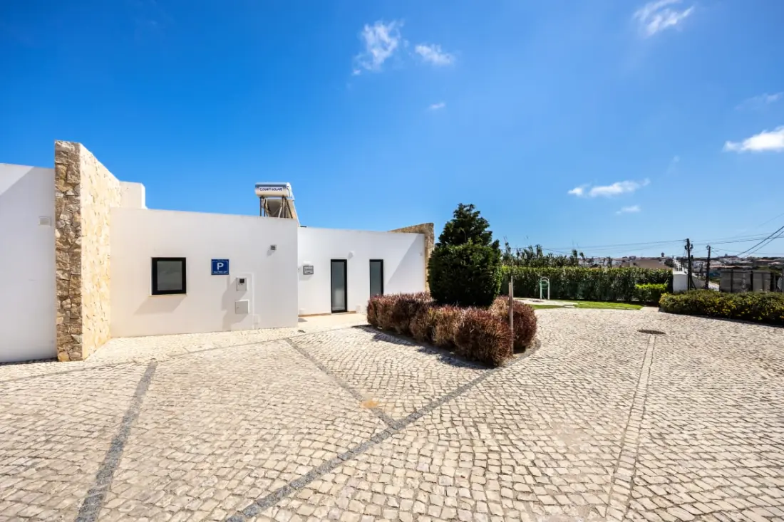 Villa Front Loop