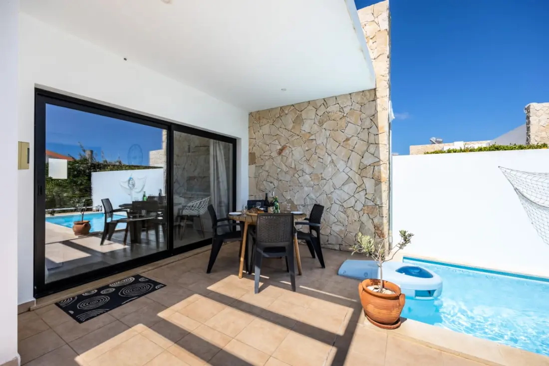 Villa Front Loop