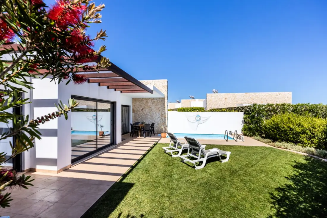 Villa Front Loop