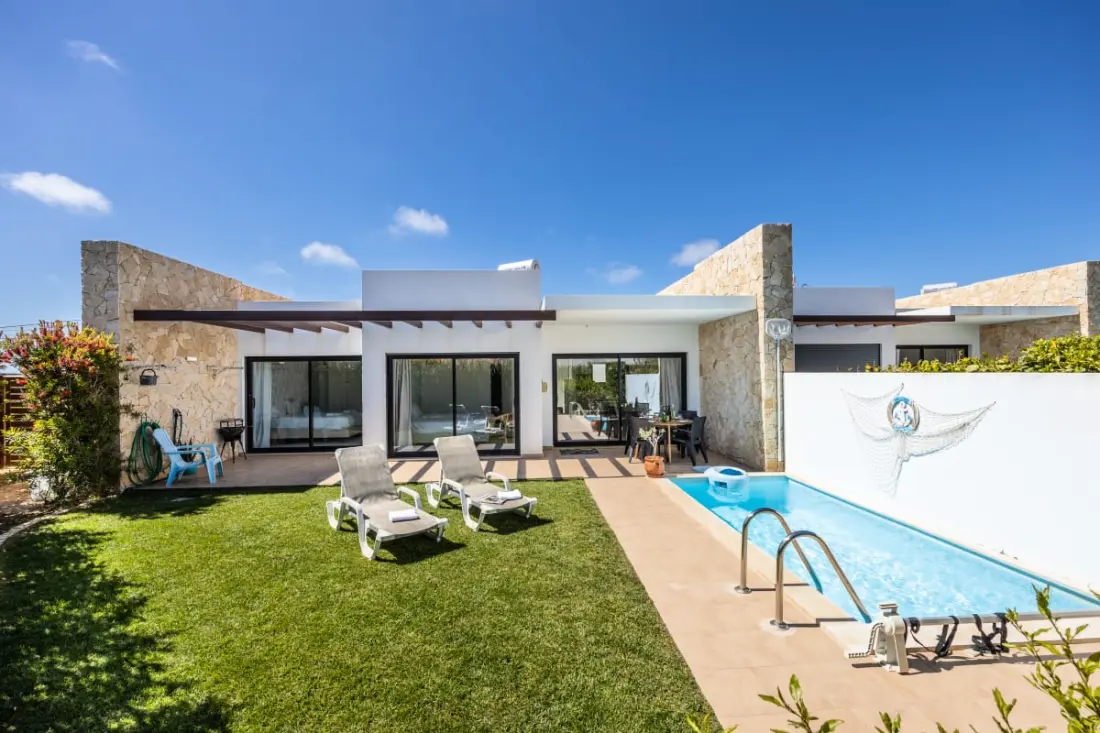 Villa Front Loop