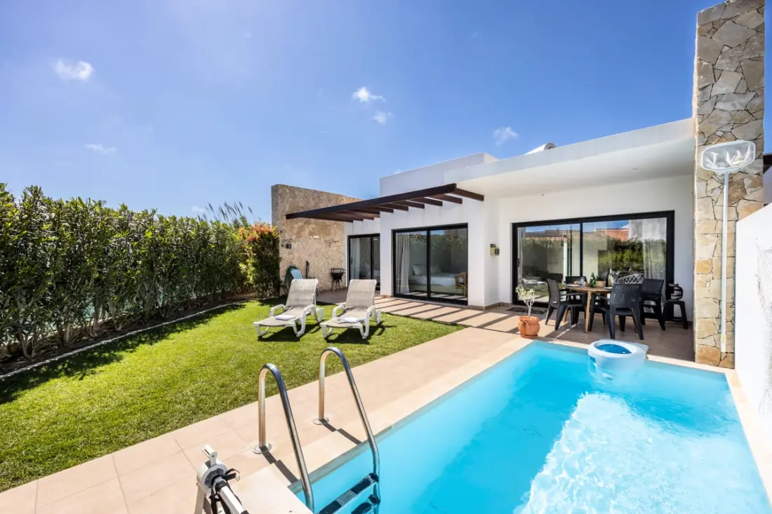 Villa Front Loop