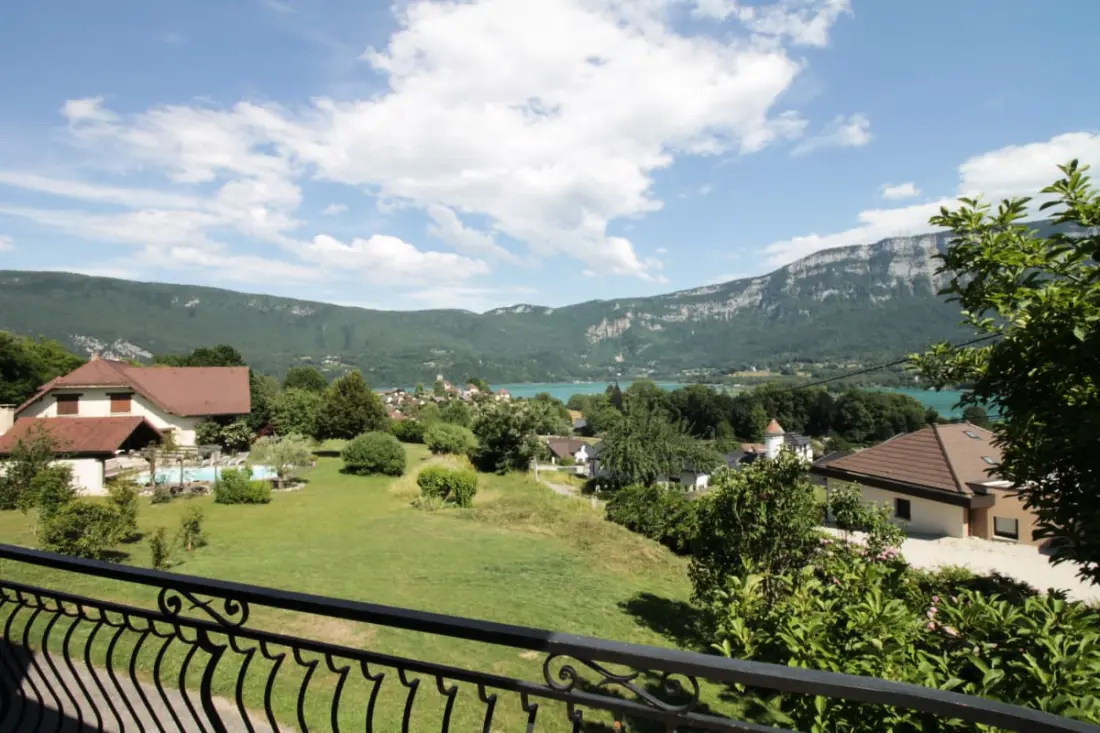 Gyönyörű Villa Sur Les Coteaux du Lac D'aiguebelette!
