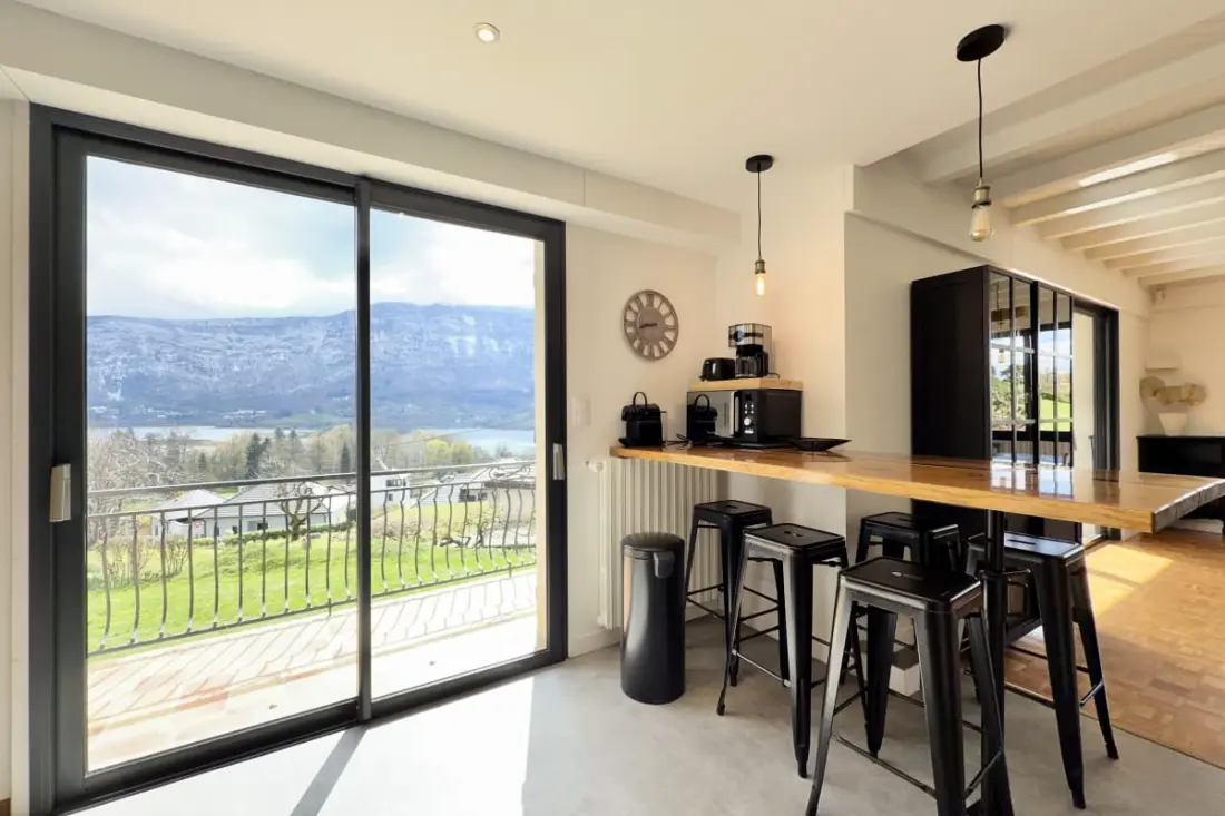 Gyönyörű Villa Sur Les Coteaux du Lac D'aiguebelette!