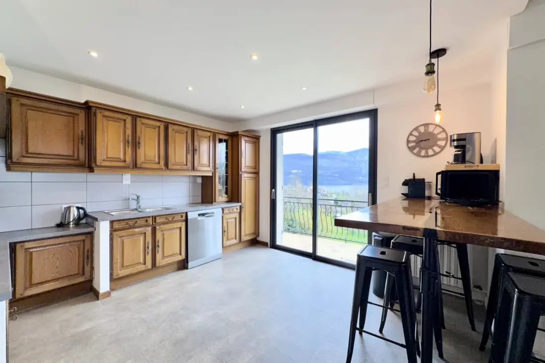 Gyönyörű Villa Sur Les Coteaux du Lac D'aiguebelette!