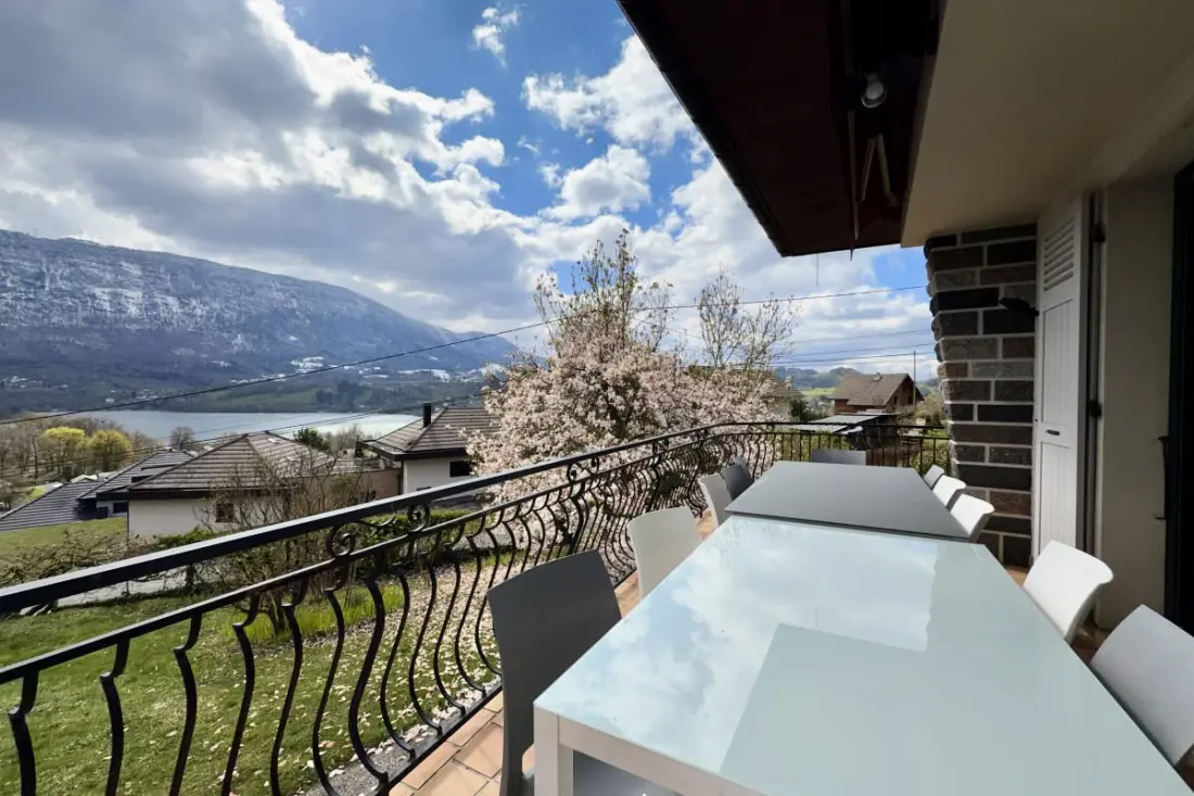 Gyönyörű Villa Sur Les Coteaux du Lac D'aiguebelette!